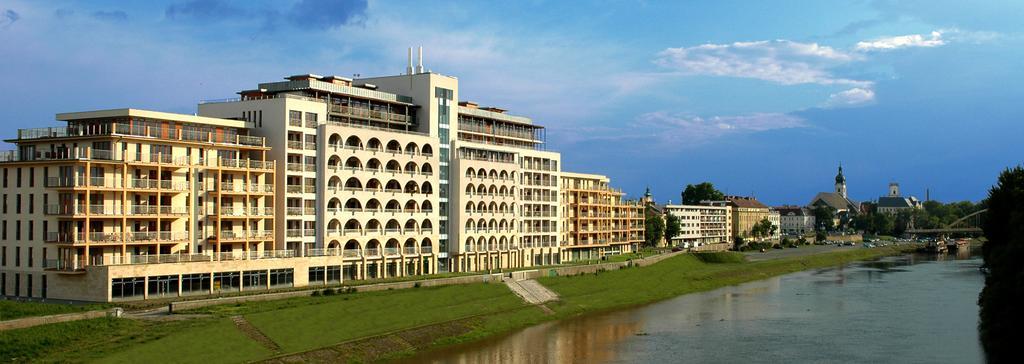 Dunalux Apartman Gyor Exterior photo