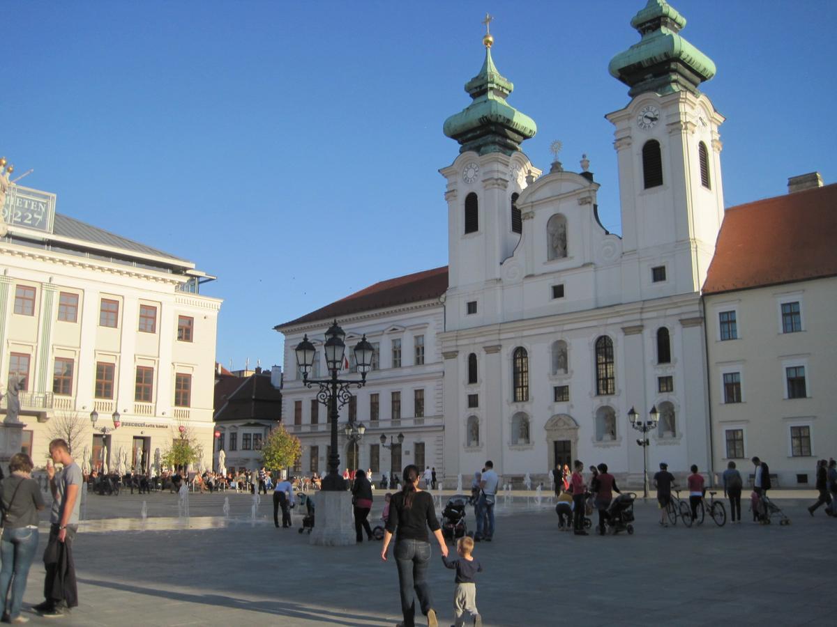 Dunalux Apartman Gyor Exterior photo